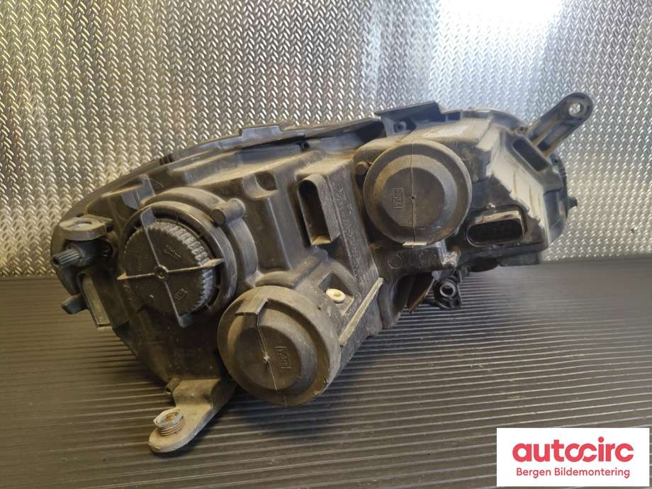 Frontlykt venstre halogen til VW Passat 2011-2015 (B7) (B7) (VOLKSWAGEN|3AB 941 005|)