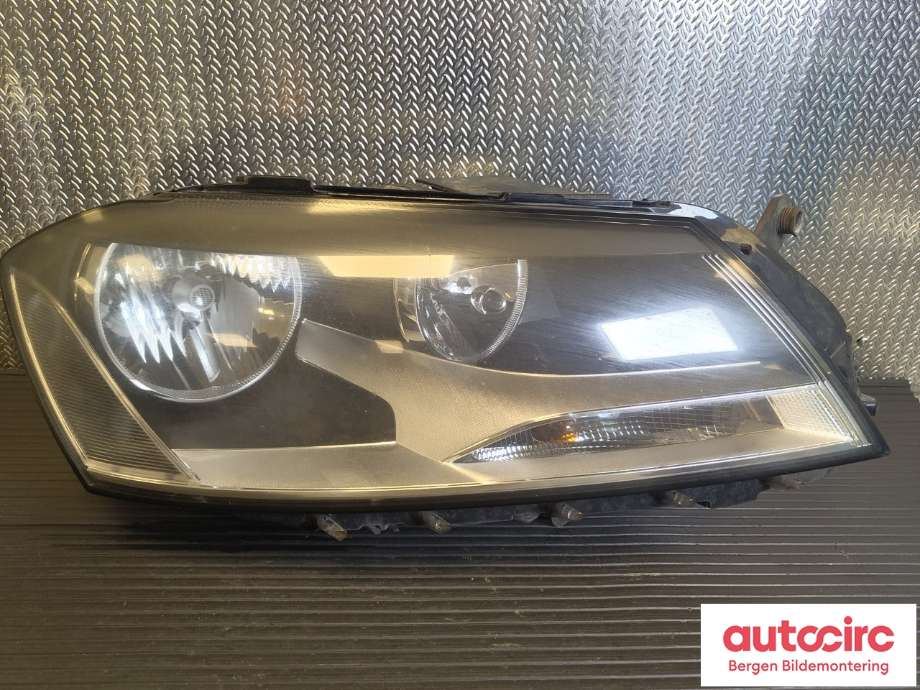Frontlykt høyre halogen til VW Passat 2011-2015 (B7) (B7) (VOLKSWAGEN|3AB 941 006|)