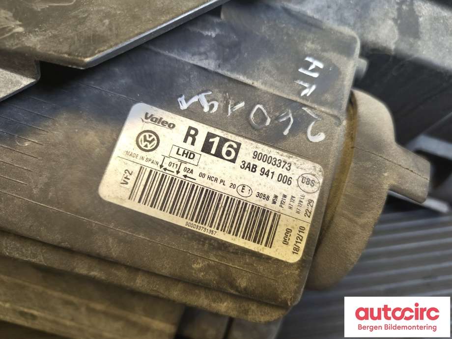 Frontlykt høyre halogen til VW Passat 2011-2015 (B7) (B7) (VOLKSWAGEN|3AB 941 006|)