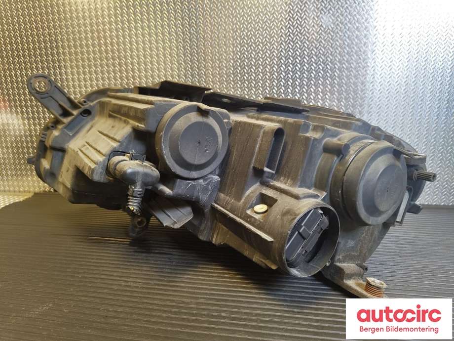 Frontlykt høyre halogen til VW Passat 2011-2015 (B7) (B7) (VOLKSWAGEN|3AB 941 006|)
