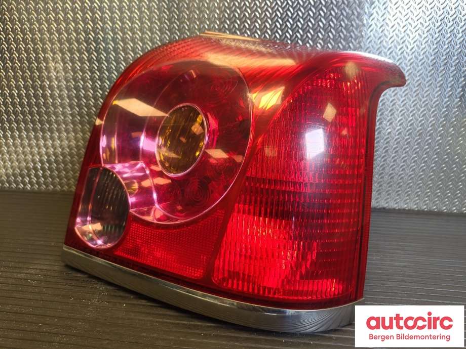 Baklykt høyre til Toyota Avensis 2003-2008 (Type II)  (TOYOTA|8155105140|)