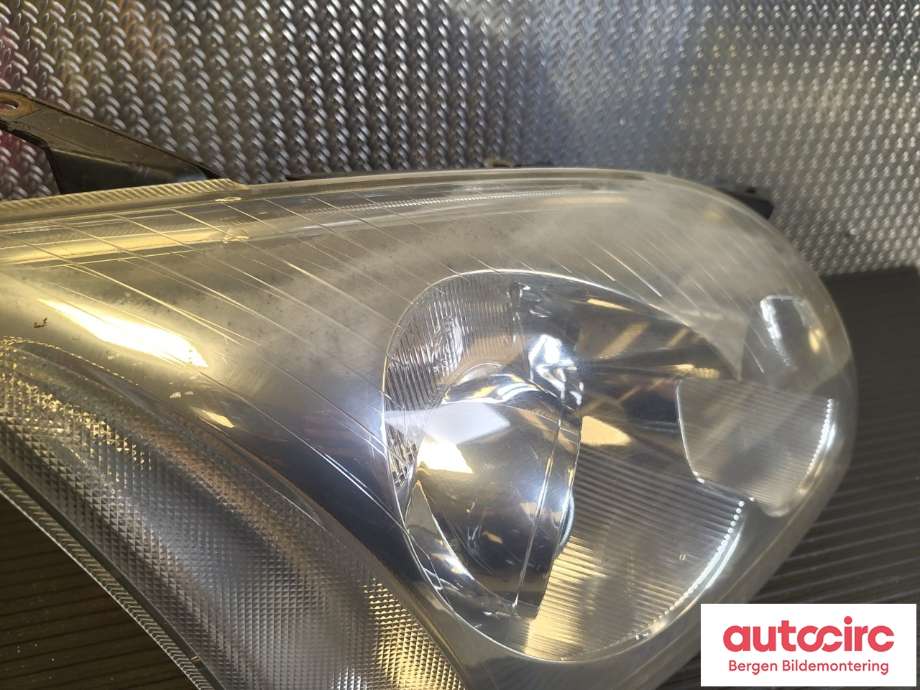 Frontlykt høyre halogen til Toyota Avensis 2003-2008 (Type II) (TOYOTA|8113005190|)