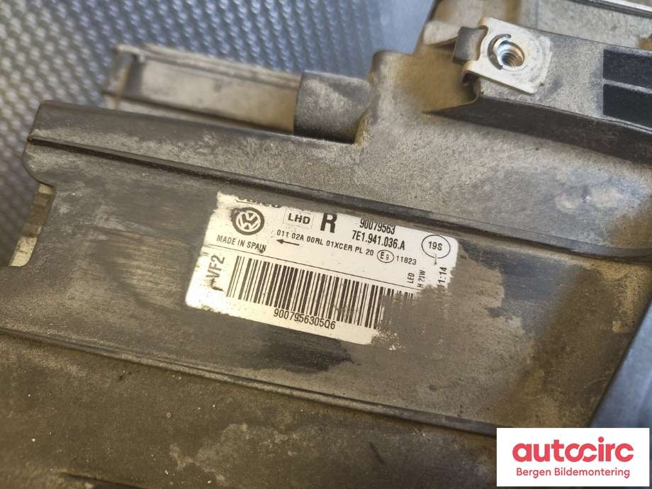 Frontlykt høyre halogen til VW Transporter / Caravelle 2019-->> (T6.1) (T6.1) (VOLKSWAGEN|7E1 941 774|)