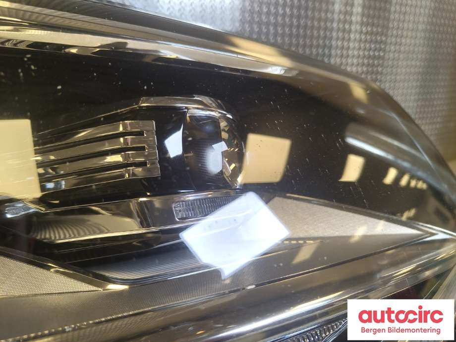 Frontlykt høyre halogen til VW Transporter / Caravelle 2015-2019 (T6) (T6) (VOLKSWAGEN|7E1 941 774|)