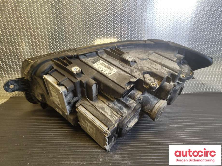 Frontlykt høyre halogen til VW Transporter / Caravelle 2015-2019 (T6) (T6) (VOLKSWAGEN|7E1 941 774|)