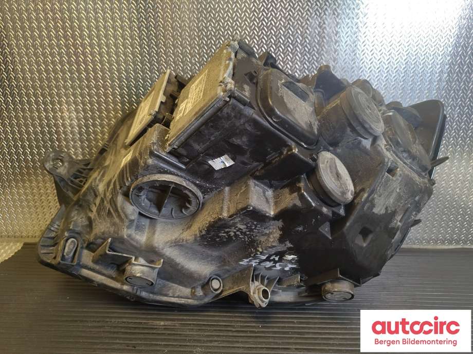 Frontlykt høyre halogen til VW Transporter / Caravelle 2015-2019 (T6) (T6) (VOLKSWAGEN|7E1 941 774|)