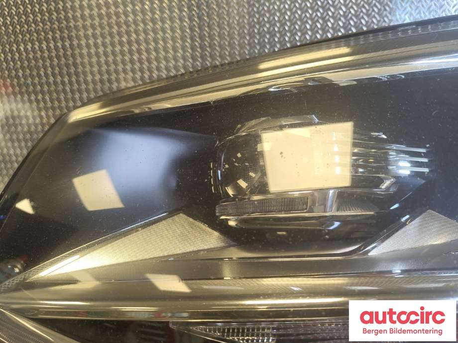 Frontlykt venstre halogen til VW Transporter / Caravelle 2015-2019 (T6) (T6) (VOLKSWAGEN|7E1 941 773|)