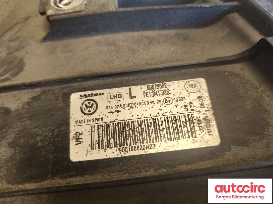Frontlykt venstre halogen til VW Transporter / Caravelle 2015-2019 (T6) (T6) (VOLKSWAGEN|7E1 941 773|)