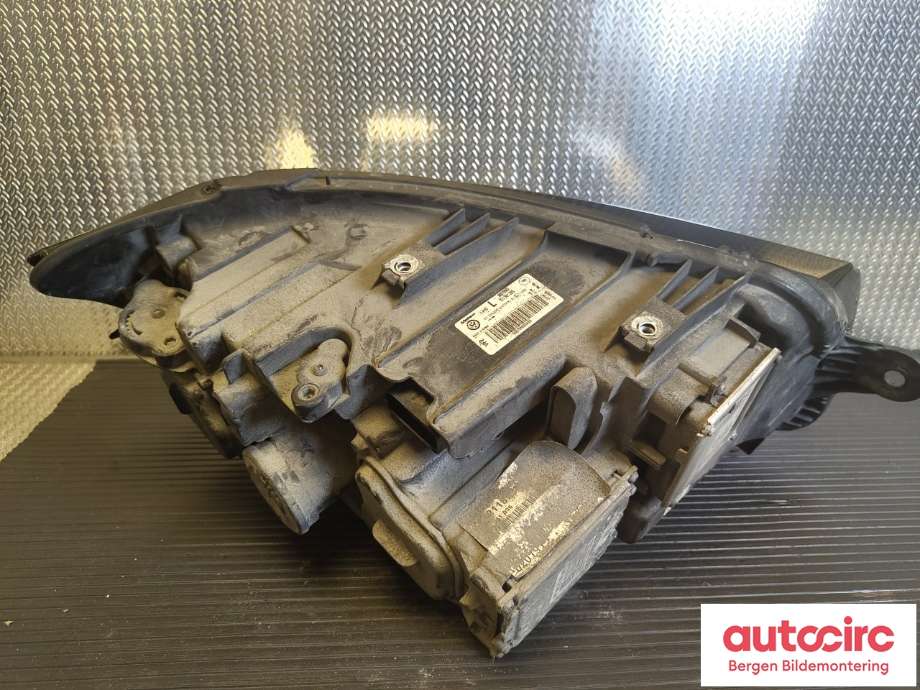 Frontlykt venstre halogen til VW Transporter / Caravelle 2015-2019 (T6) (T6) (VOLKSWAGEN|7E1 941 773|)
