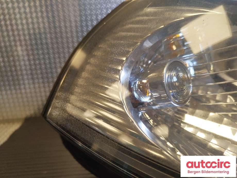 Frontlykt høyre xenon til BMW X3 2003-2006 (Fase 1) (E83) (E83) (BMW|63 12 3 418 388|)