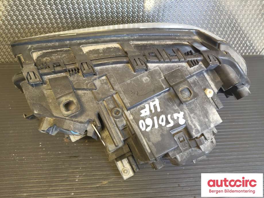 Frontlykt høyre xenon til BMW X3 2003-2006 (Fase 1) (E83) (E83) (BMW|63 12 3 418 388|)