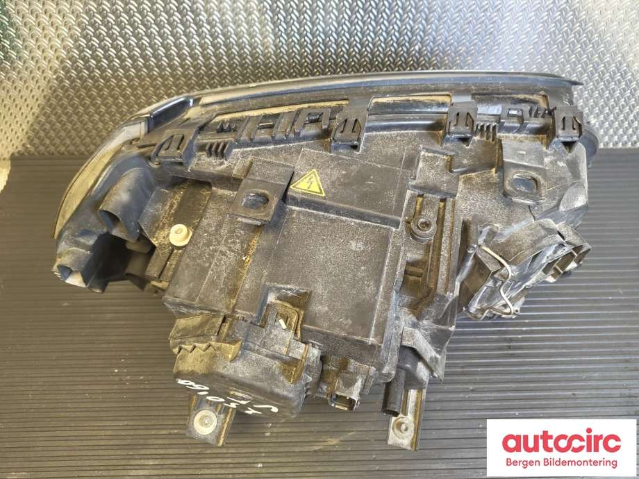 Frontlykt venstre xenon til BMW X3 2003-2006 (Fase 1) (E83) (E83) (BMW|63 12 3 418 387|)
