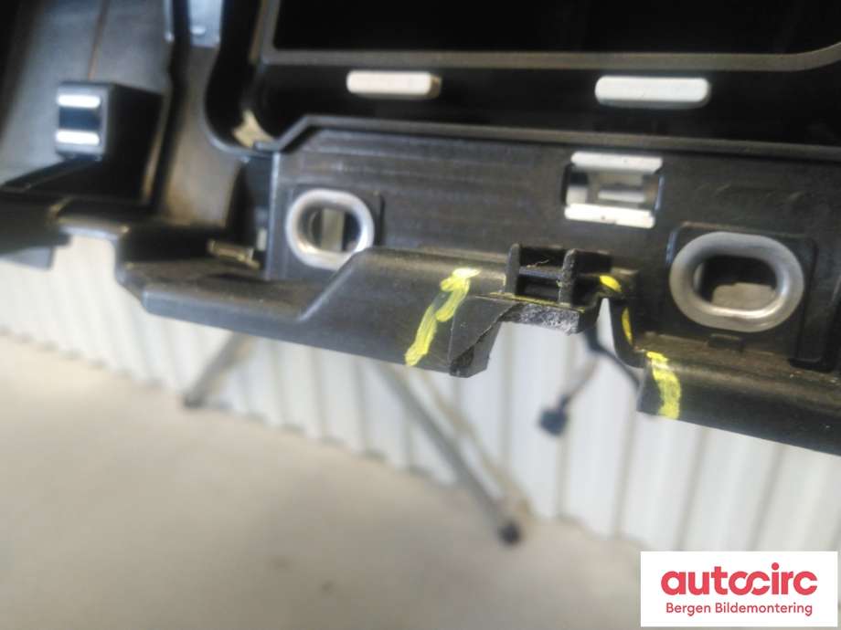 Dashbord til Porsche Taycan 2019-->>  (PORSCHE|9J1 857 003 AF|9J1 857 003 BM|)