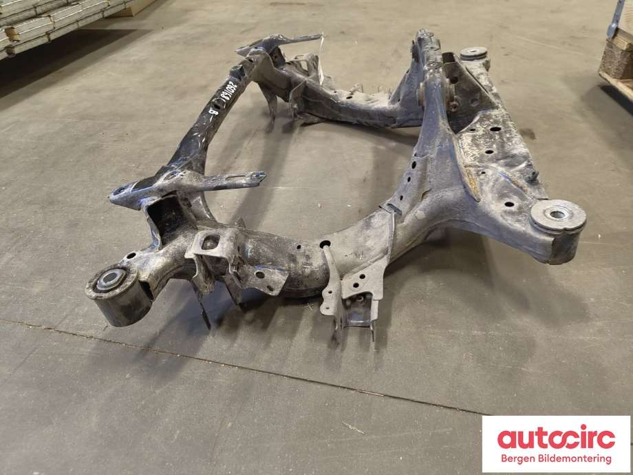 Travers bak til Tesla Model Y 2021-2024 (Type I)  (TESLA|1044580-01-D|)