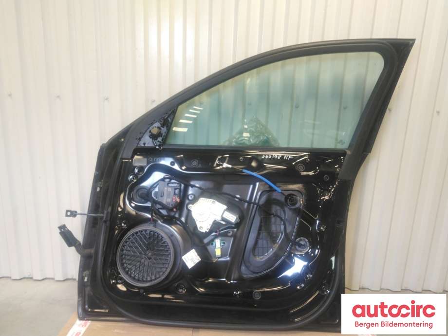 Dør høyre foran til Audi A4 2007-2014 (Type IV) (B8) (B8) (AUDI|8K0 831 052 J|)