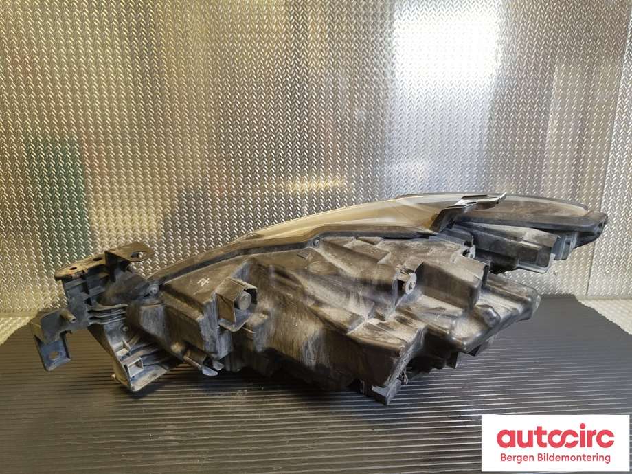 Frontlykt høyre halogen til Mazda 6 2015-2018 (Type III, Fase 2)  (MAZDA|GMH351031E|)