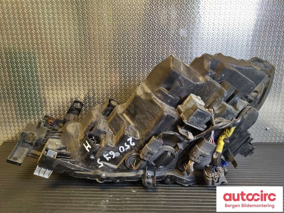 Frontlykt høyre halogen til Mazda 6 2015-2018 (Type III, Fase 2)  (MAZDA|GMH351031E|)