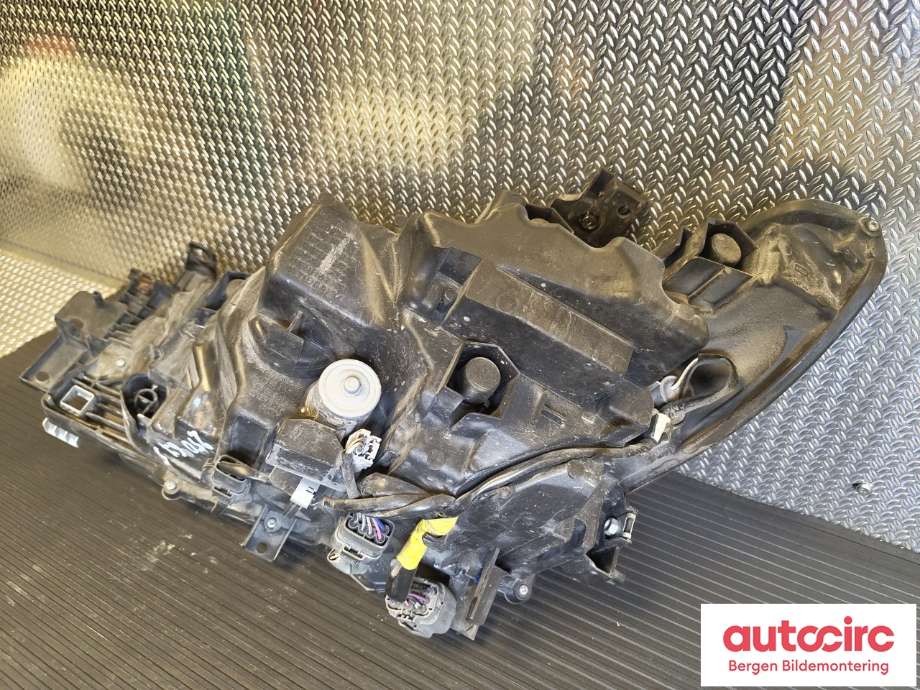 Frontlykt høyre halogen til Mazda 6 2015-2018 (Type III, Fase 2)  (MAZDA|GMH351031E|)