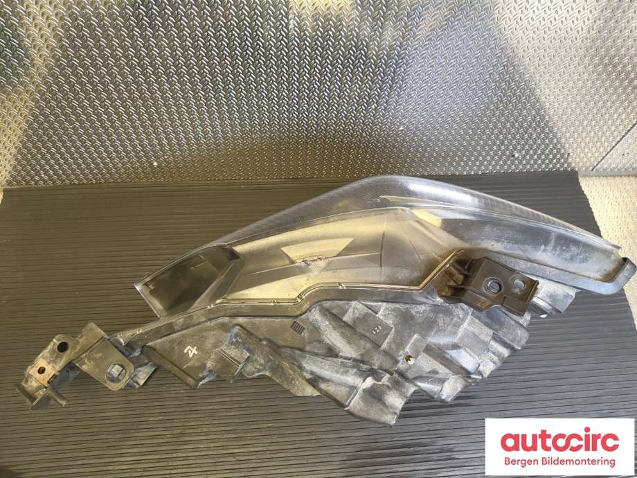 Frontlykt høyre halogen til Mazda 6 2015-2018 (Type III, Fase 2)  (MAZDA|GMH351031E|)