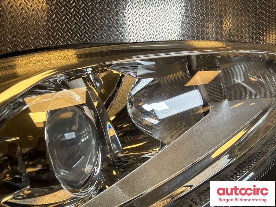 Frontlykt høyre halogen til Ford Fiesta 2013-2017 (Type VI, Fase 2)  (FORD|2126881|C1BB-13W029-CH|)