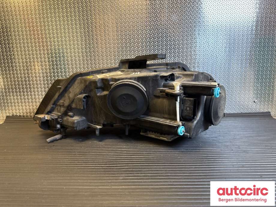 Frontlykt høyre halogen til Audi A3 2009-2012 (Type II, Fase 2) (AUDI|8P0 941 030 BT|8P0 941 030 BM|)