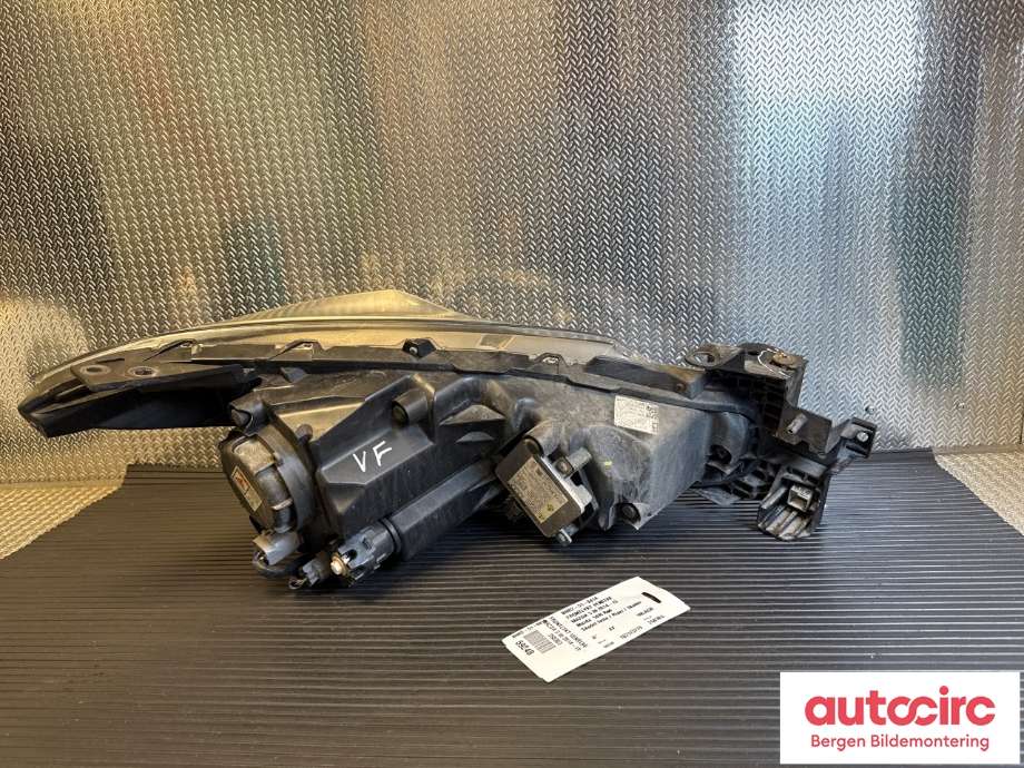 Frontlykt venstre halogen til Mazda 3 2016-2019 (Type III, Fase 2)  (MAZDA|BHR2-51-041A|)