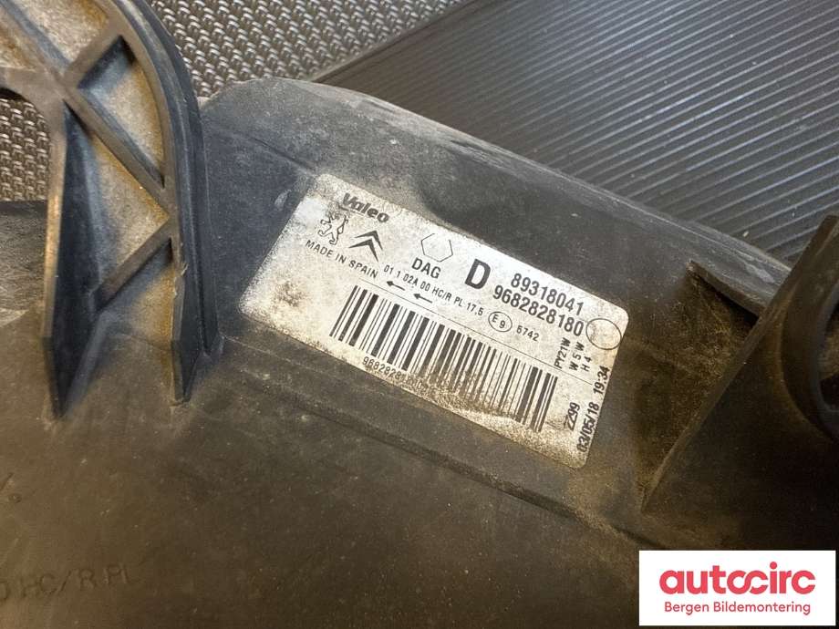 Frontlykt høyre halogen til Peugeot Partner 2015-2019 (Type II, Fase 2) (PEUGEOT|6206 K6|)
