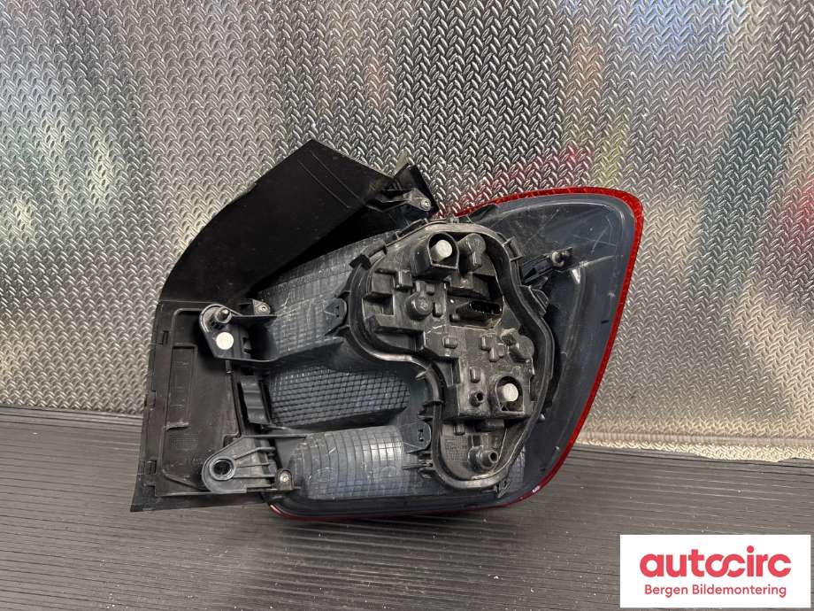 Baklykt venstre til BMW 1-Serie 2011-2015 (Fase 1) (F20/F21) (F20/F21) (BMW|63 21 7 270 095|)