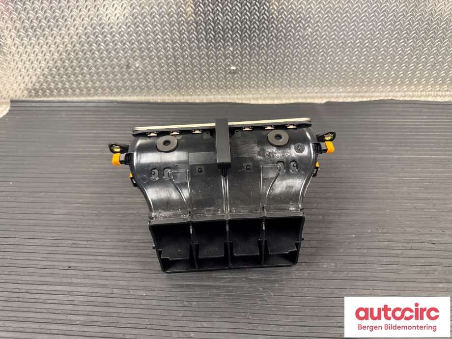 Dashbord friskluftdyse til Porsche Taycan 2019-->>  (PORSCHE|9J1 819 111 A|9J1 819 111 B|)