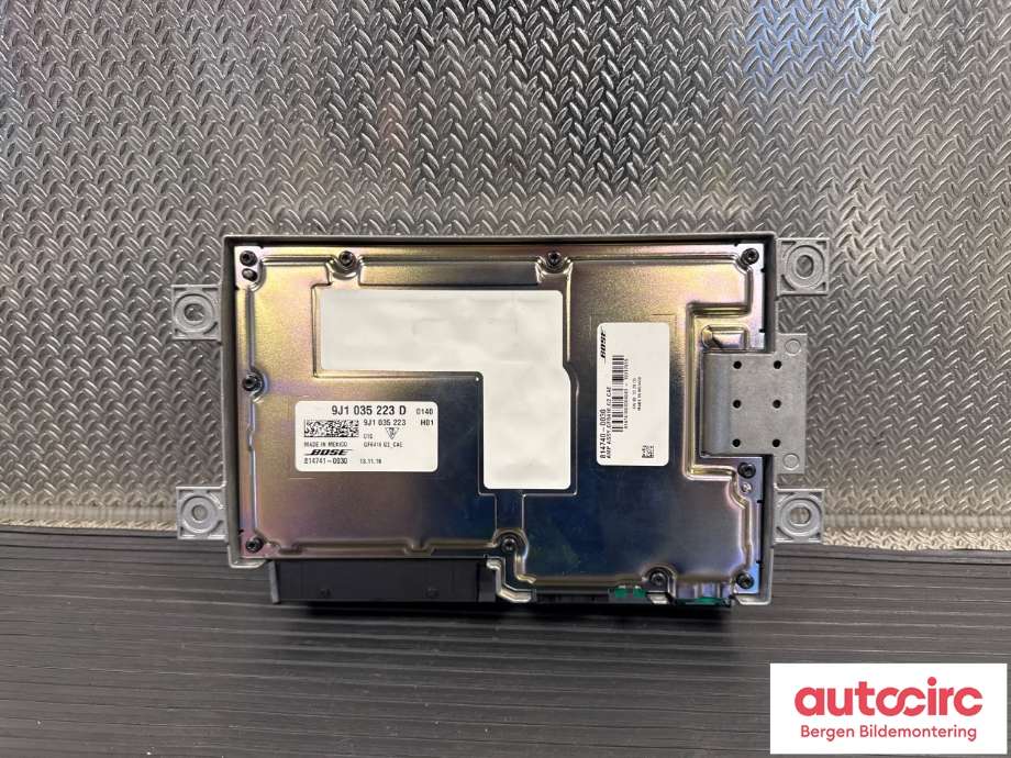 Bilstereo forsterker til Porsche Taycan 2019-->> (PORSCHE|9J1 035 223 L|9J1 035 223 D|9J1 035 223 F)