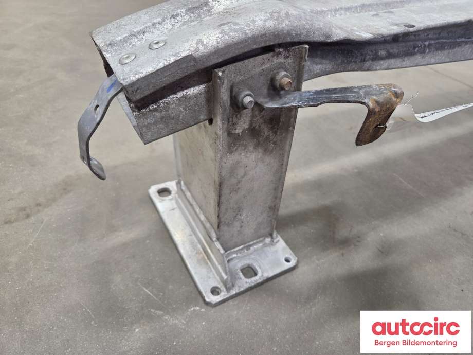Støtfangerforsterkning foran til Audi A4 2007-2014 (Type IV) (B8) (B8) (AUDI|8K0 807 113 D|)