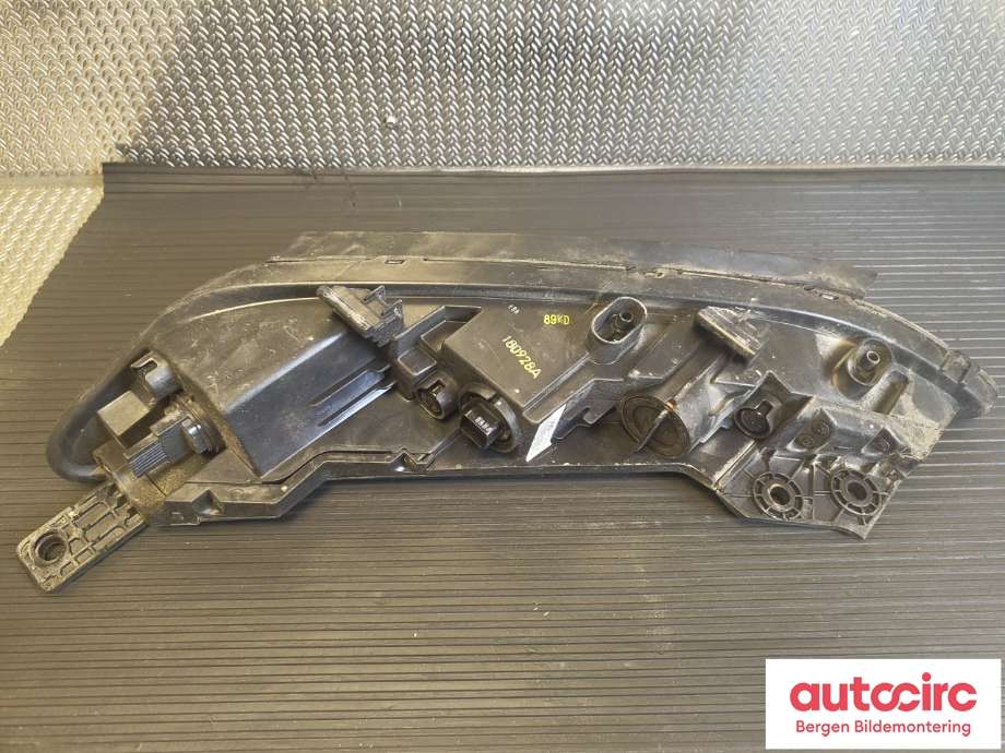 Frontlykt høyre halogen til Hyundai Kona 2017-2021 (Type I, Fase 1)  (HYUNDAI|92208J9000|)