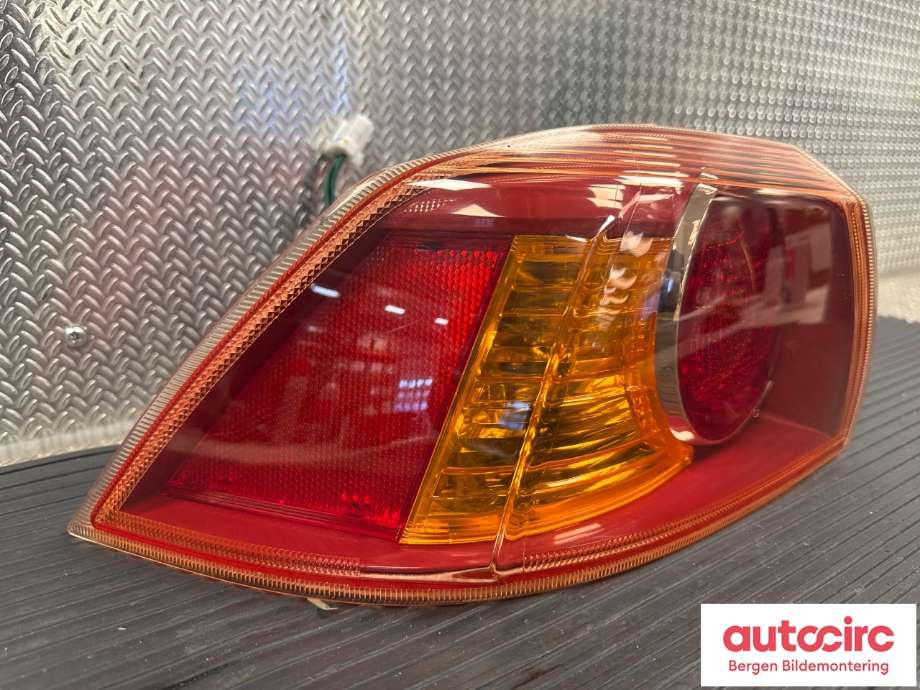 Baklykt venstre til Mitsubishi Lancer 2008-2017  (MITSUBISHI|8330A555|)