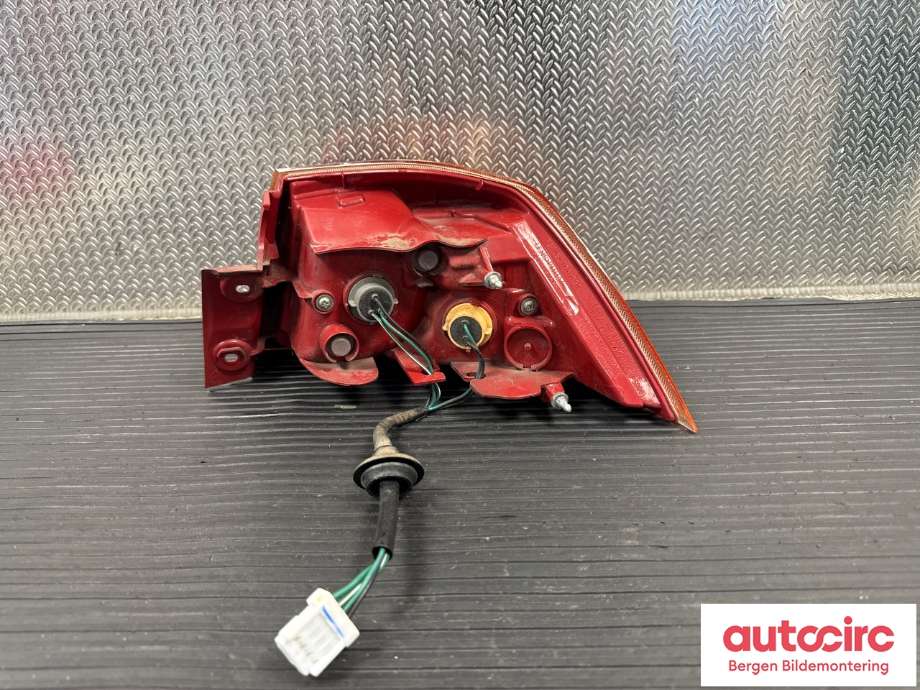 Baklykt venstre til Mitsubishi Lancer 2008-2017  (MITSUBISHI|8330A555|)