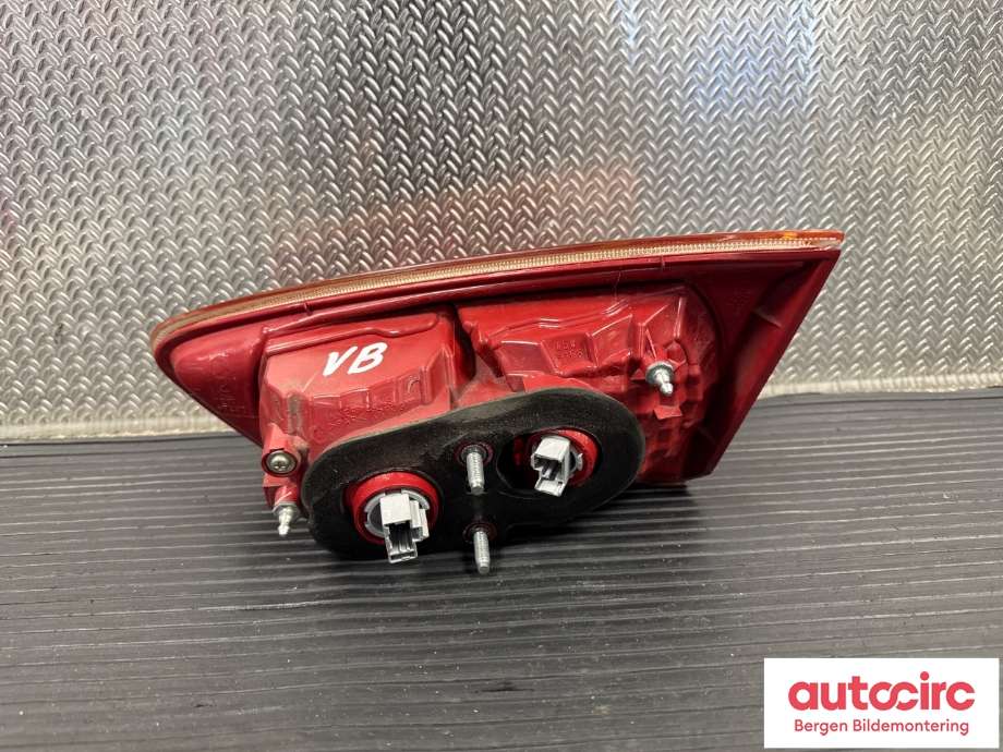 Baklykt venstre indre til Mitsubishi Lancer 2008-2017  (MITSUBISHI|8337A079|)