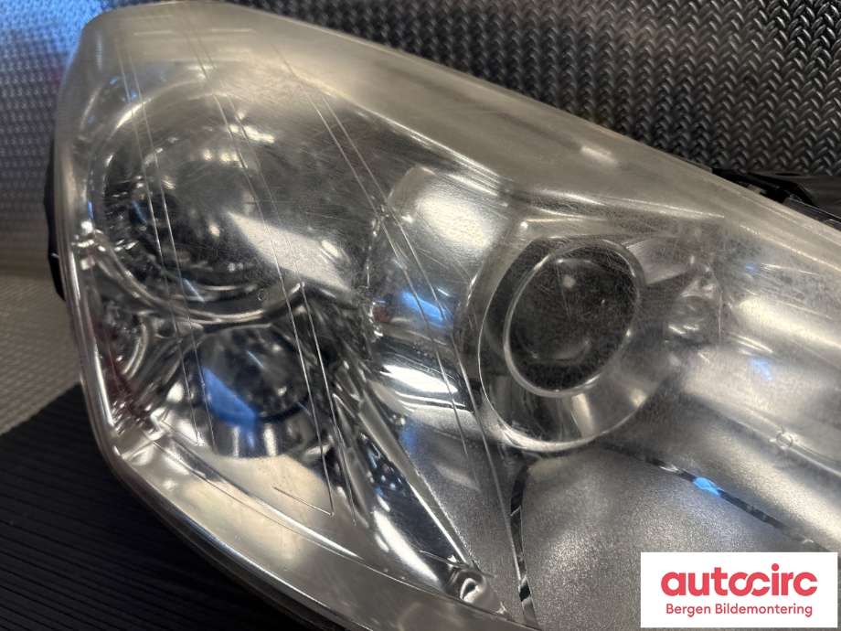 Frontlykt høyre halogen til Citroën C-Crosser 2007-2012  (CITROEN|6206 N3|)