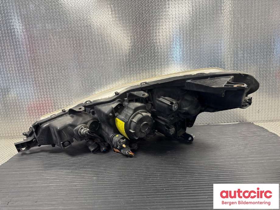 Frontlykt høyre halogen til Citroën C-Crosser 2007-2012  (CITROEN|6206 N3|)