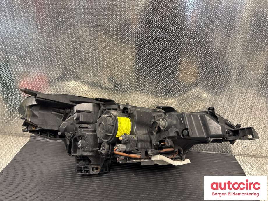 Frontlykt venstre halogen til Citroën C-Crosser 2007-2012  (CITROEN|6208 N3|)