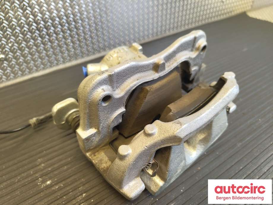 Bremsecaliper venstre foran til BMW iX 2021-->> (I20) (I20) (BMW|34 10 8 837 097|)