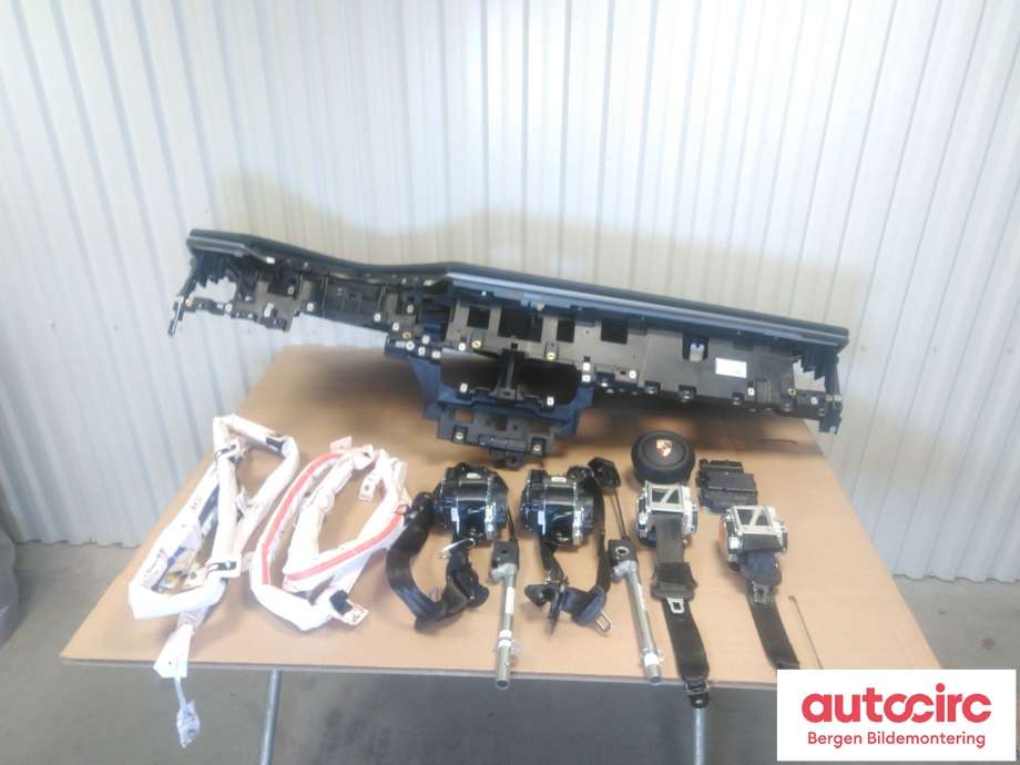 Dashbord til Porsche Macan, 2014-->> (95B) (95B) (PORSCHE|95C 857 003 AF)