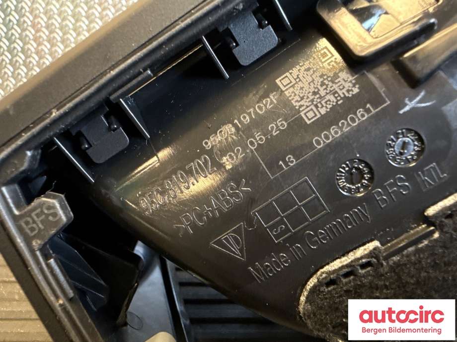 Dashbord friskluftdyse til Porsche Macan 2014-->> (95B) (95B) (PORSCHE|95C 819 702 E|)