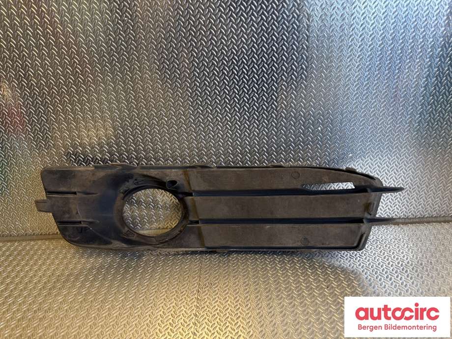 Grill til Audi A3 2009-2012 (Type II, Fase 2)  (AUDI|8P0 807 681 M|)