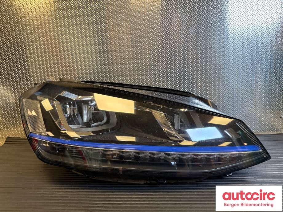Frontlykt høyre halogen til VW e-Golf, 2014-2017 (Fase 1)  (VOLKSWAGEN|5GE 941 774)