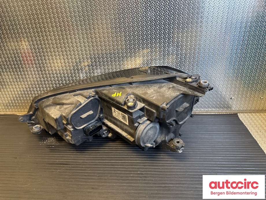 Frontlykt høyre halogen til VW e-Golf 2014-2017 (Fase 1)  (VOLKSWAGEN|5GE 941 774|)