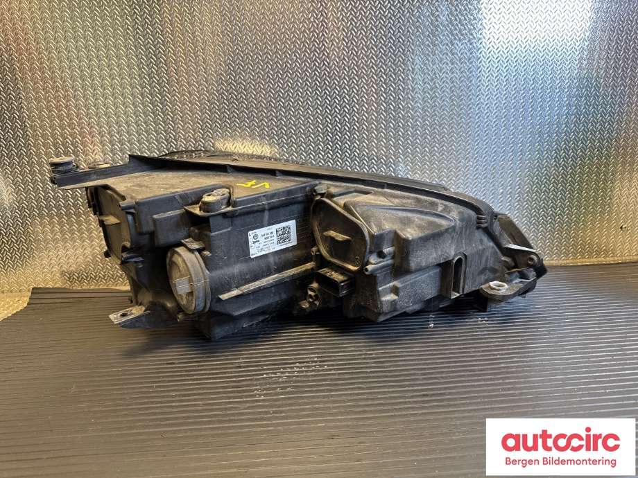 Frontlykt venstre halogen til VW e-Golf 2014-2017 (Fase 1)  (VOLKSWAGEN|5GE 941 773|)
