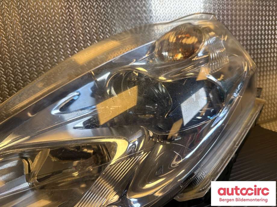 Frontlykt venstre halogen til Nissan Leaf 2011-2017 (Type I)  (NISSAN|260103NA3C|)