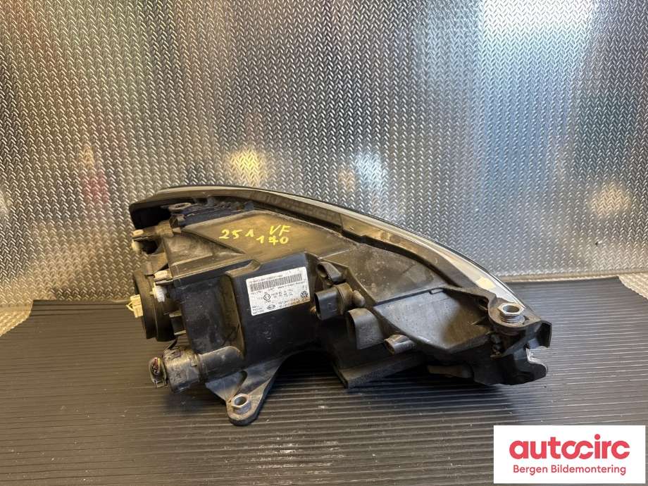 Frontlykt venstre halogen til VW Up 2012-2019  (VOLKSWAGEN|1S1 941 015 N|)