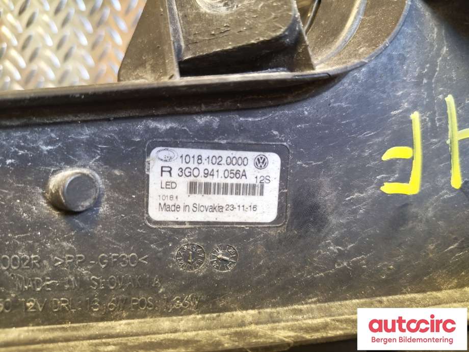 Tåkelykt høyre foran til VW Passat 2015-2019 (Fase 1) (B8) (B8) (VOLKSWAGEN|3G0 941 056 A|)
