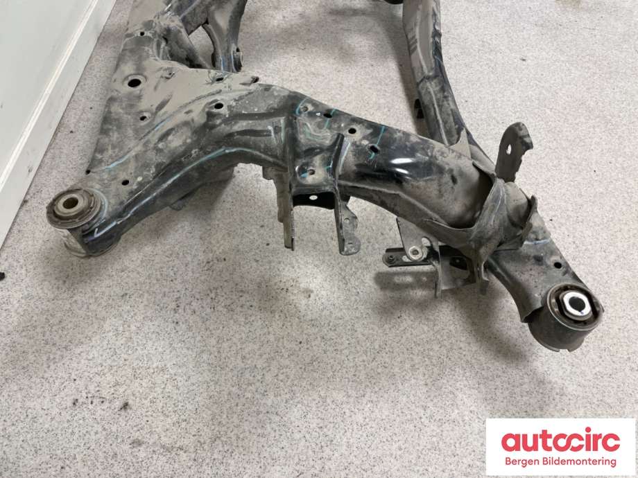 Travers bak til Tesla Model 3 2018-2023 (Fase 1)  (1044580-01-D)