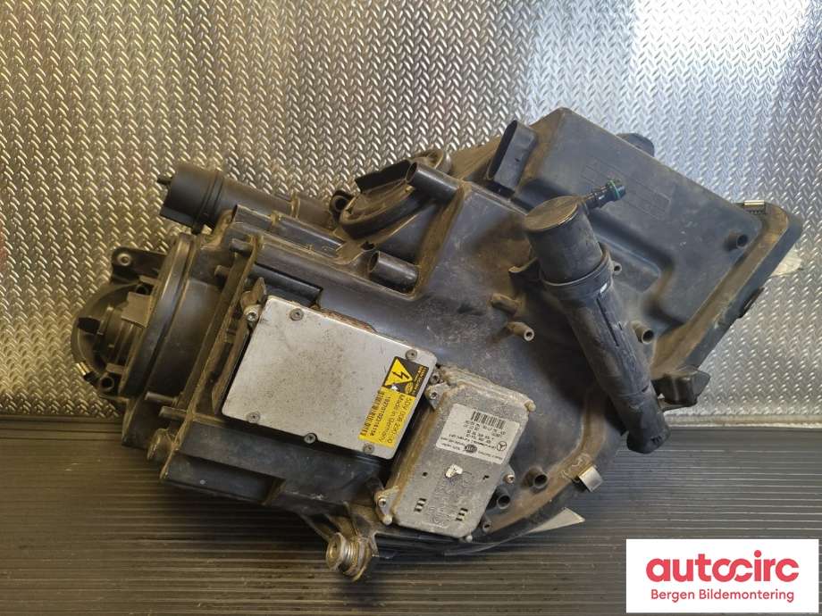 Frontlykt venstre xenon til Mercedes CLS 2004-2010 (C219) (C219) (MERCEDES|A 219 820 05 61|A 219 820 29 61|)
